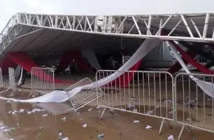 SP: Uma pessoa morre e 40 se ferem em queda de estrutura durante festa